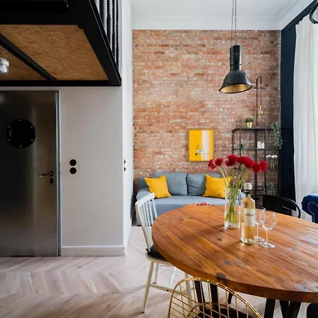 Loft -old Town -5 People-nice Design-near To Market Square
