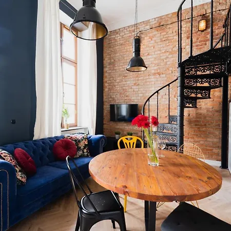 Loft Apart -old Town -5 People-nice Design-near To Market Square Apartment