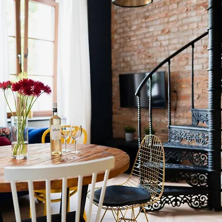 Loft Apart -old Town -5 People-nice Design-near To Market Square